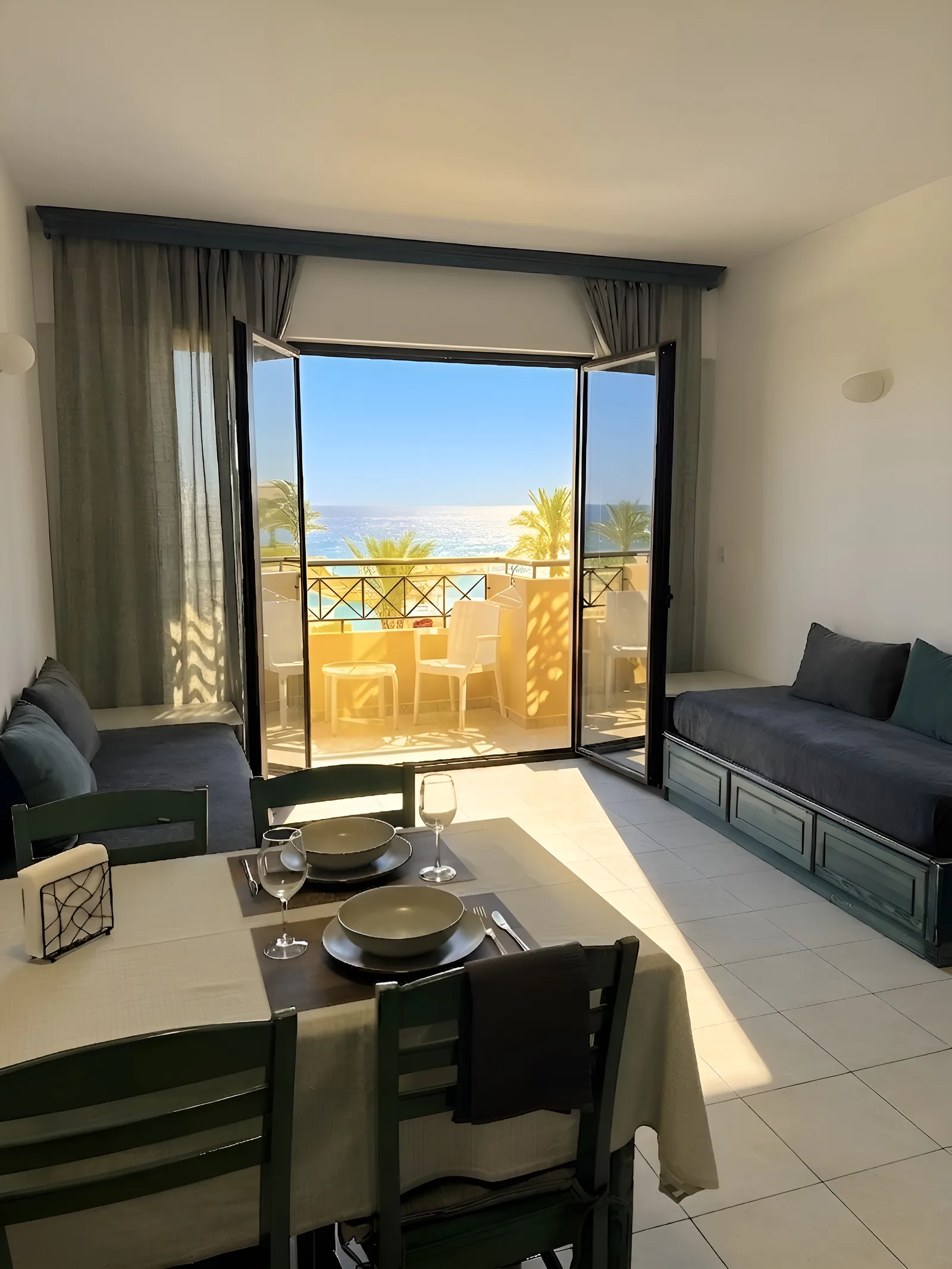 Beachfront apartment with sea view, balcony & pool!