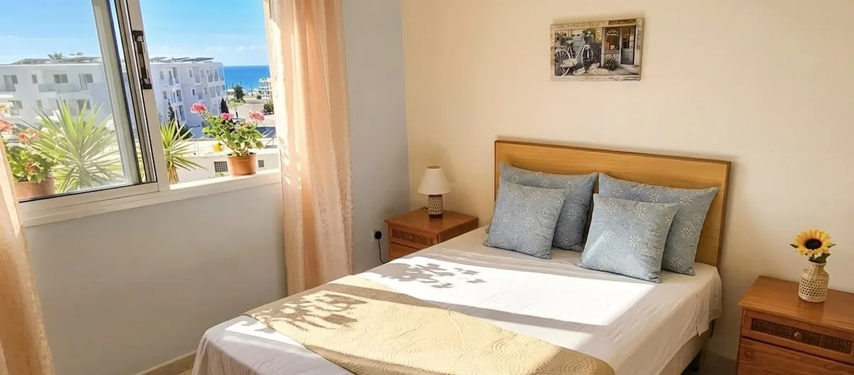 Sea View, Pool & Balcony: Excellent Location Near the Beach