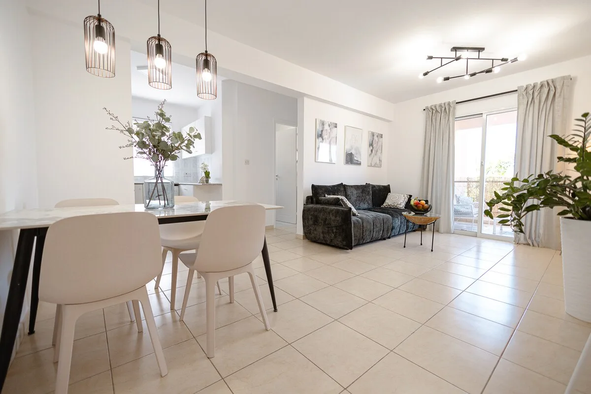 Elegant apartment with pool in a prime location