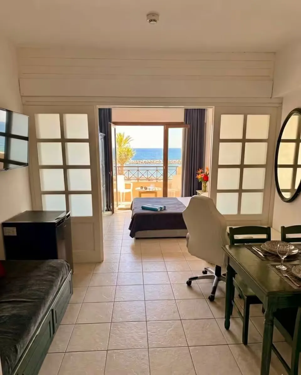 Oceanfront Studio - Bedroom